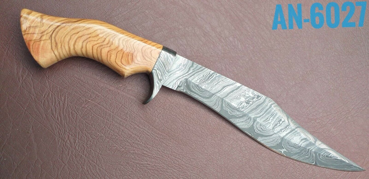 AN BEAUTIFUL CUSTOM HANDMADE Damascus STEEL KNIFE WOOD HANDLE .