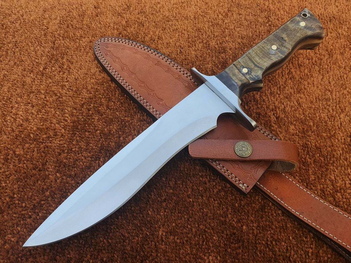 AN CUSTOM HANDMADE D2 STEEL FULL TANG 13" HUNTING KNIFE WITH RAM HORN HANDLE