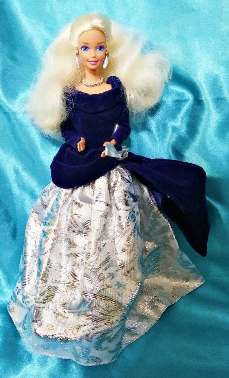 1995 winter velvet barbie