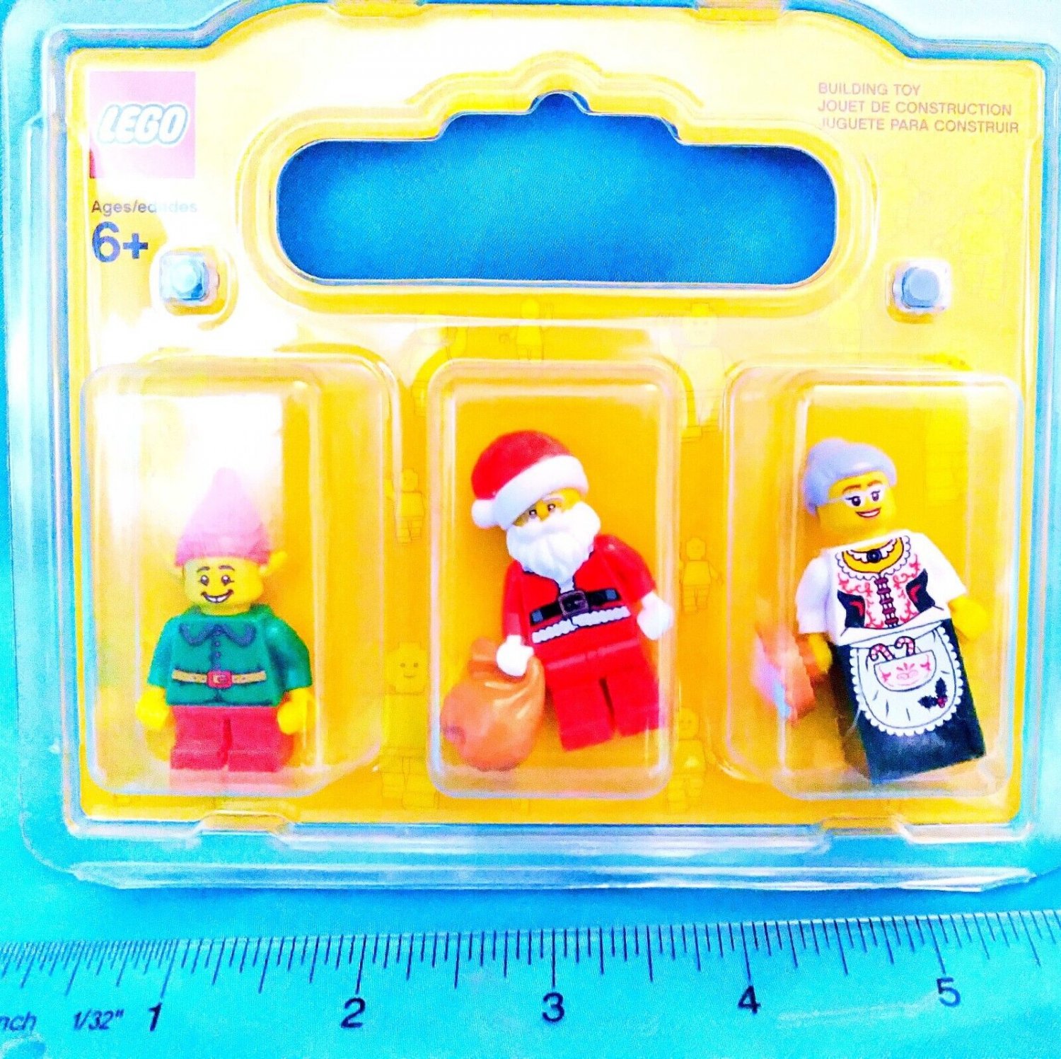 LEGO Christmas Minifigure Set with Santa Mrs. Claus Elf 6+ S-2