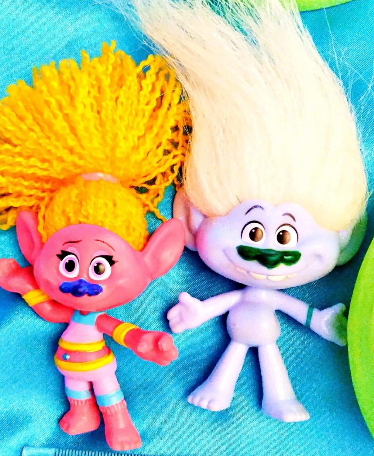 Set of 8 - Trolls Movie Figures with Pods & Accessories Dreamworks