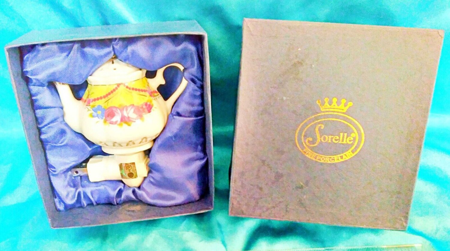 SORELLE Floral Tea Pot Night Light Porcelain Plug In On Off Switch 4"