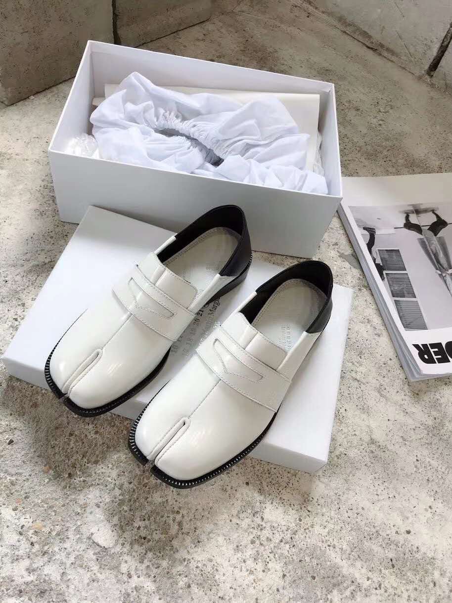 tabi toe shoes