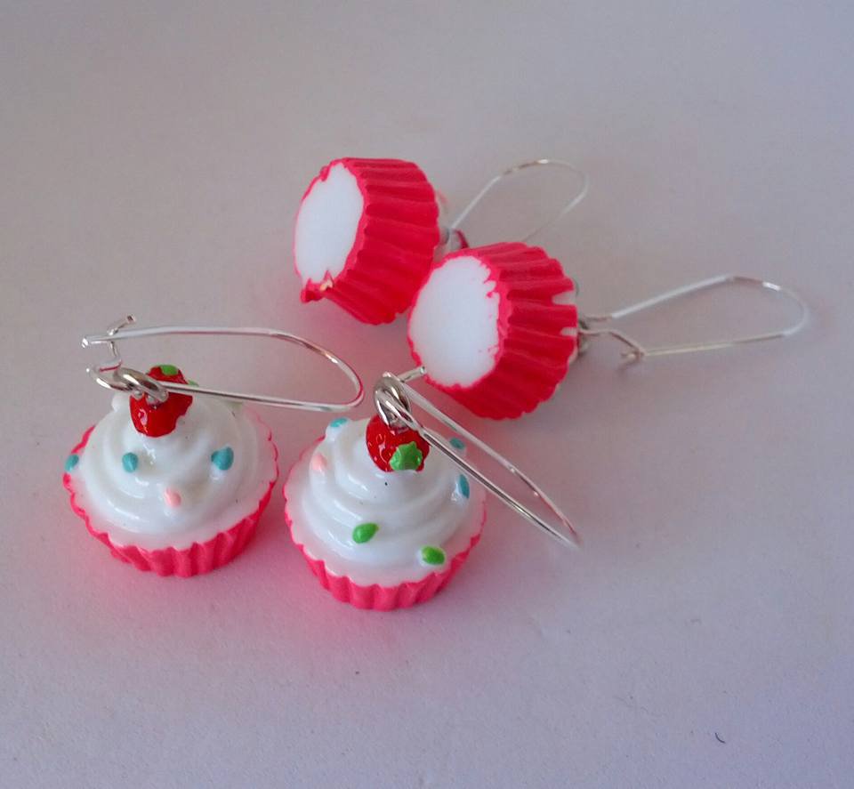Cupcake charm earrings