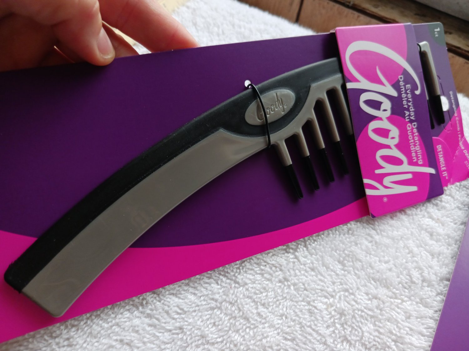 Rubber Grip Plastic Wide Spaced Teeth Everyday Detangling Hair Comb Detangle It
