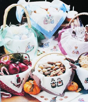 Cross stitch pattern Bread Cloths for Celebratons holidays Leisure Arts leaflet 728