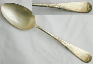 Rogers Silverplate Daisy 1886 pattern serving spoon 8 1/8 inch