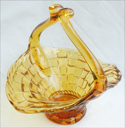 Amber glass basket 3 seams basketweave split handle 6 inch excellent