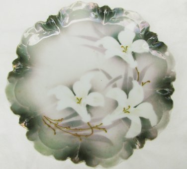 R&S Germany plate white iris gray green backgound scalloped edge 7 3/4"