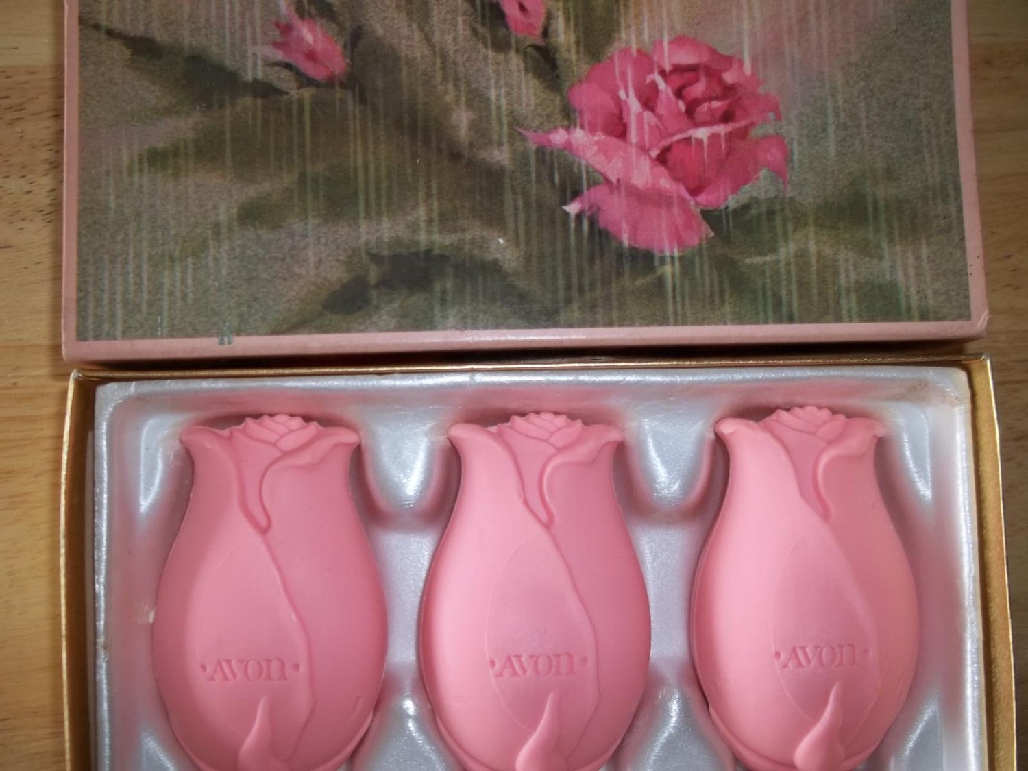 Avon Touch of Roses 3 perfumed Soaps Vintage