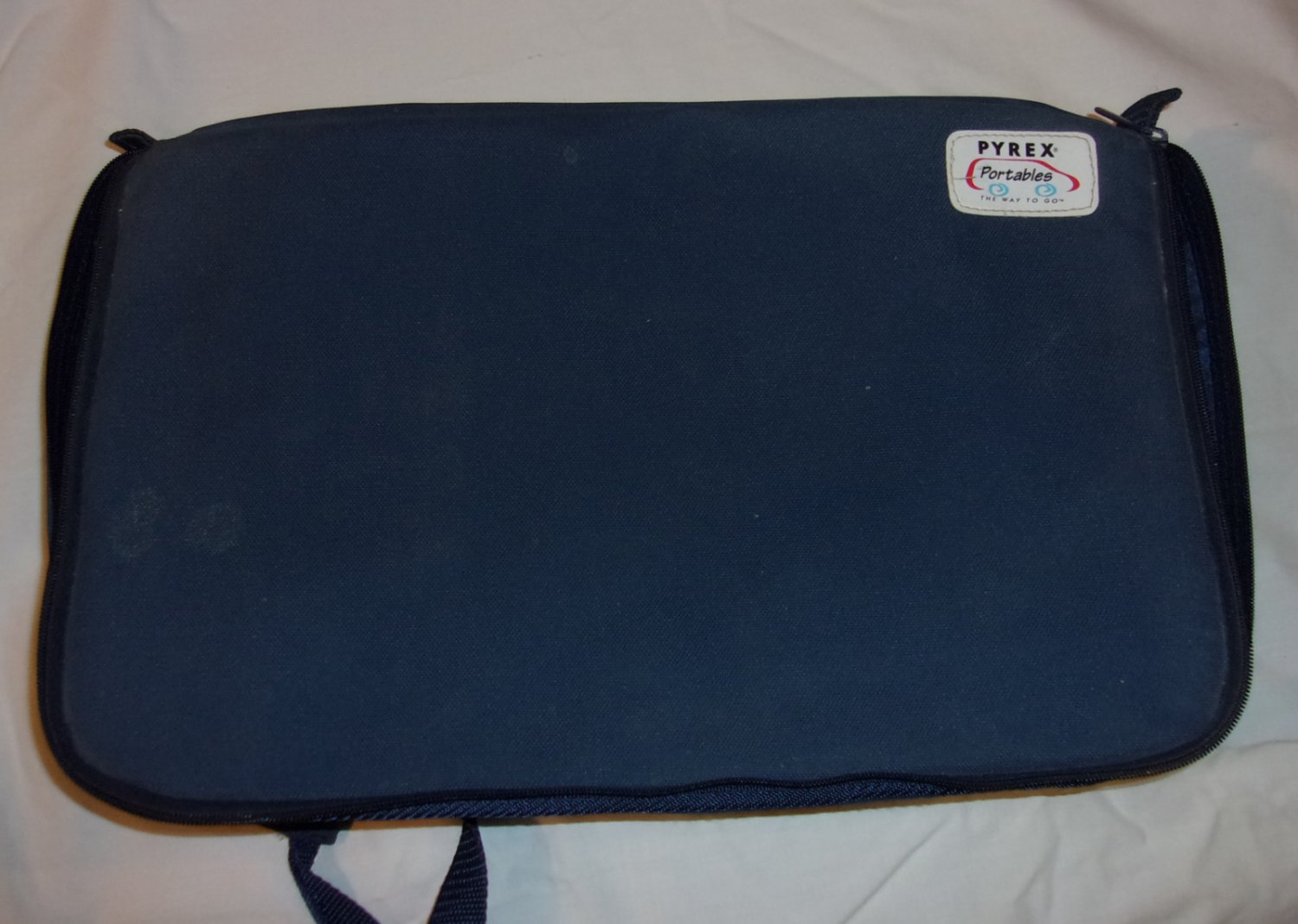 Pyrex Clear Baking Dish 233S 3 qt. 3 liter.13"x 9"x 2". with lid & Carrier case