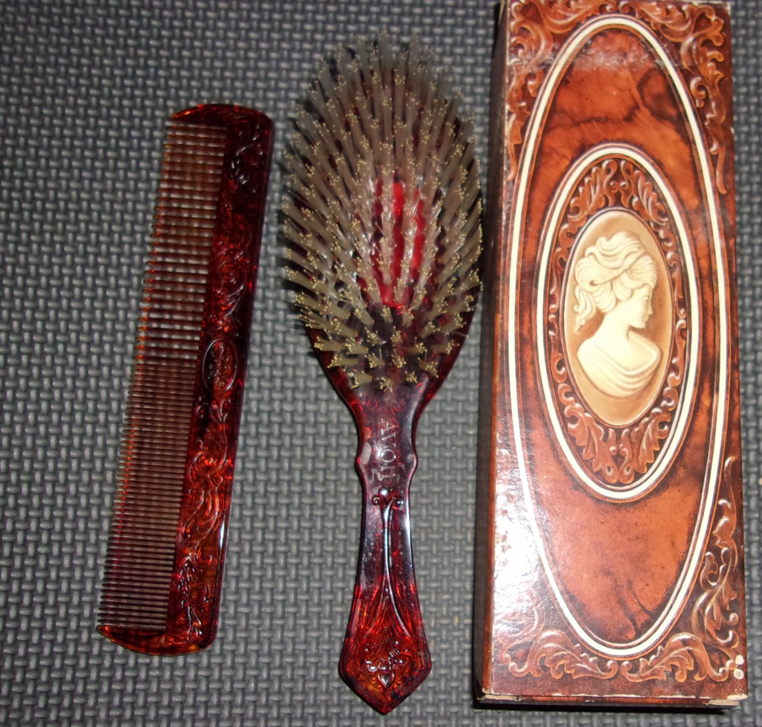 Vintage Avon Cameo Brush and Comb Set boxed