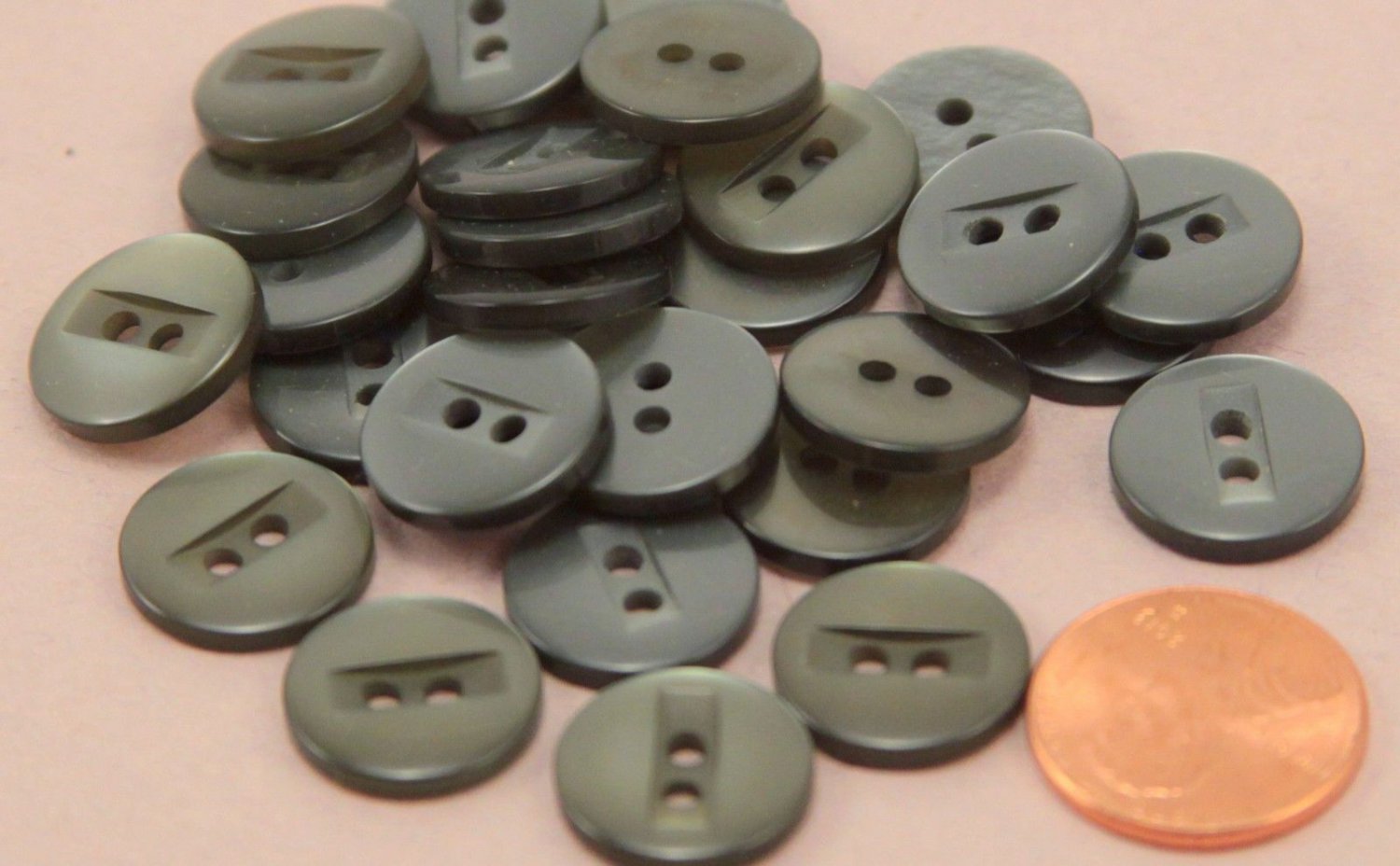 24 Grey Pearlized Plastic Sew-through Buttons HINT OF GREEN 9/16" 15MM # 6372