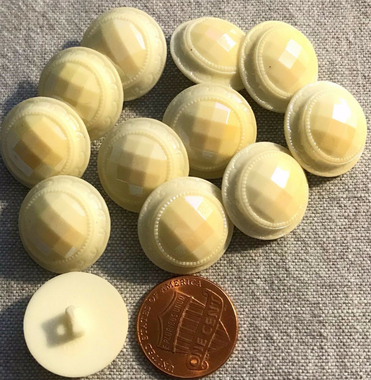 12 Shiny Cream Faceted Domed PLASTIC Shank Buttons 3/4" 19MM Lot # 2837