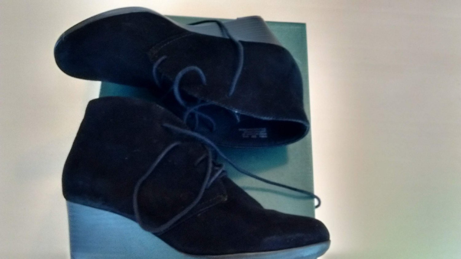 Clarks Collection Crystal Peridot Ladies Suede Lace Ankle Boots, Black 6M US