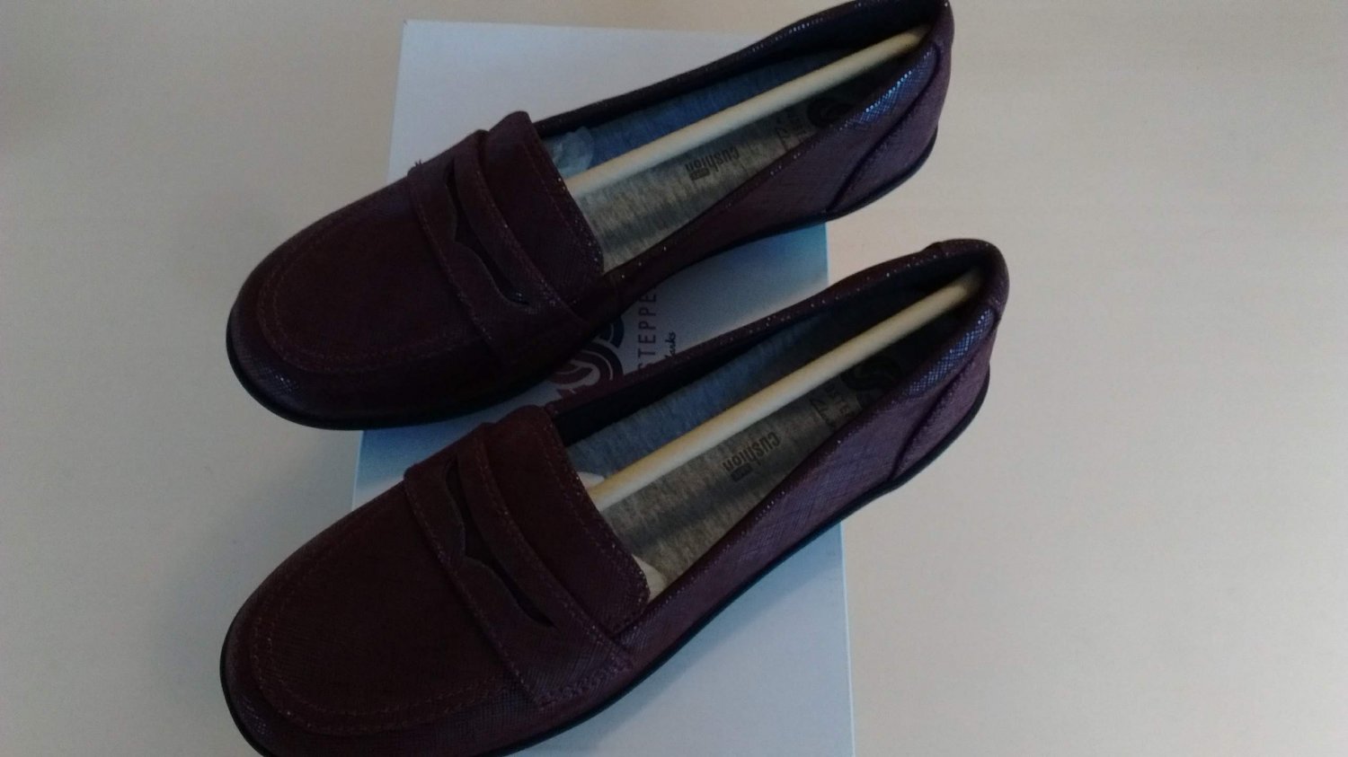 Clarks Cloudsteppers Ladies Loafer Shoes, Womens Burgundy 6M US