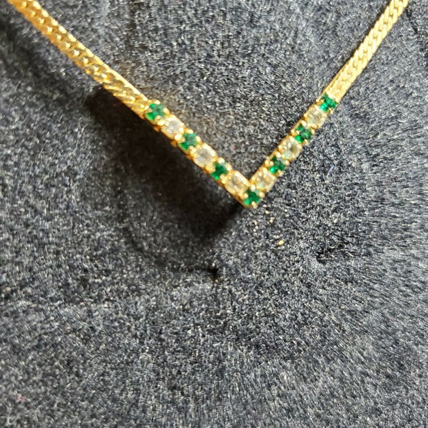 Vintage Avon Rhinestone & Emerald Green Stone Gold Vee Necklace ODJB01 02