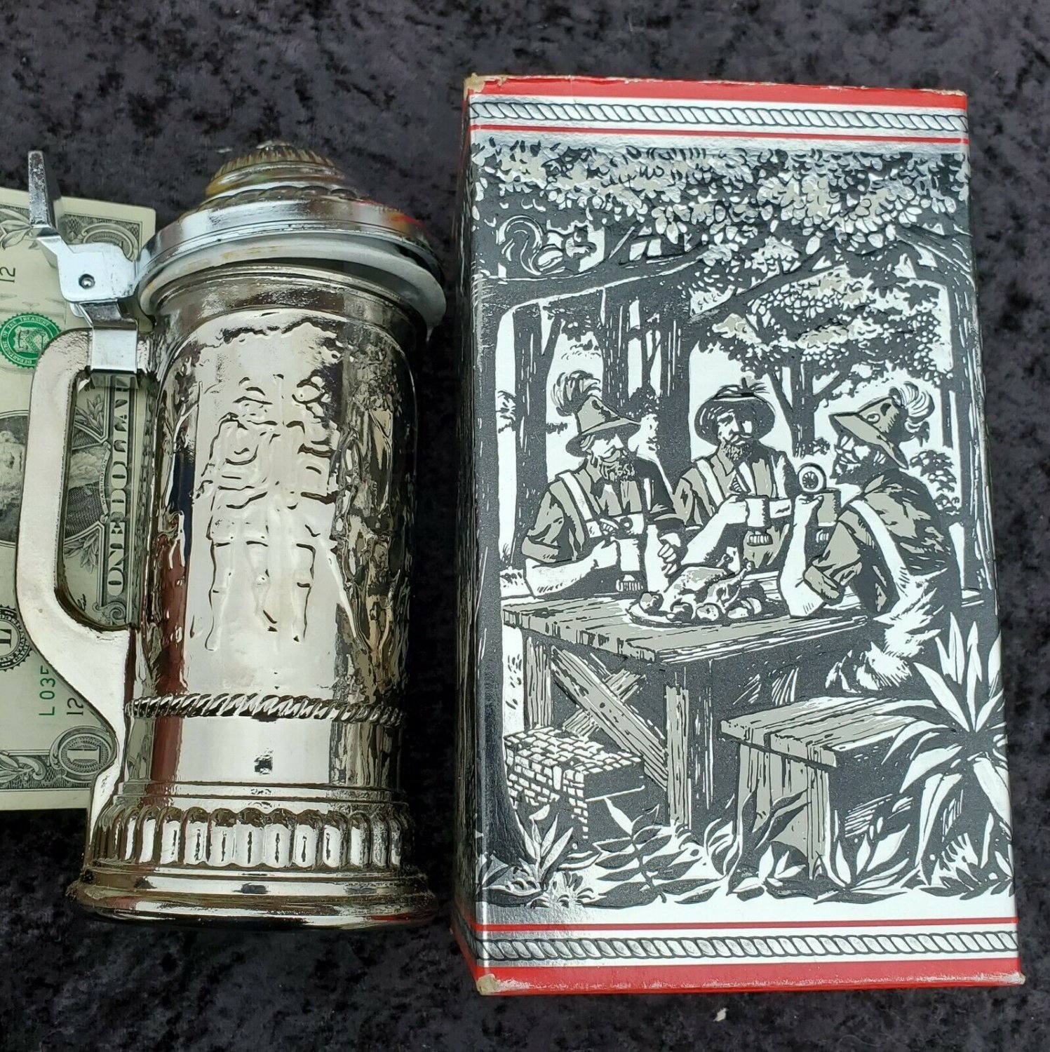 Avon Hunter's Stein (One) Deep Woods After Shave NEW in BOX 1970s 1980s OA1B22