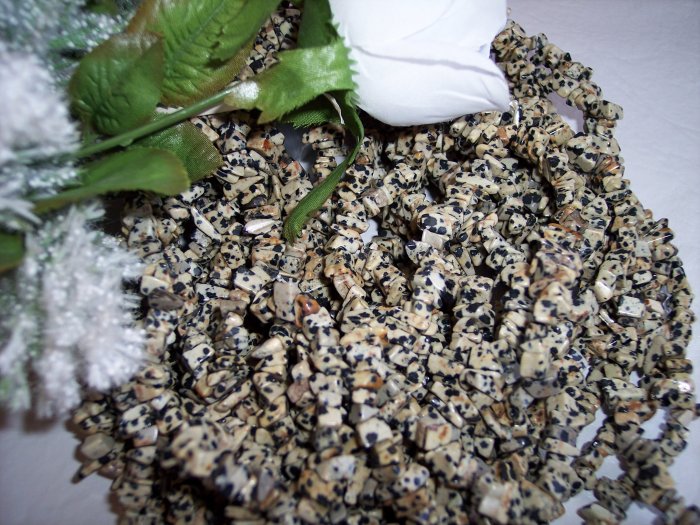 Dalmation Jasper Chips 36" strand