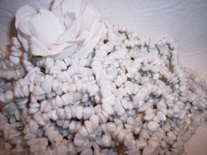 WHITE STONE chips 36" strand