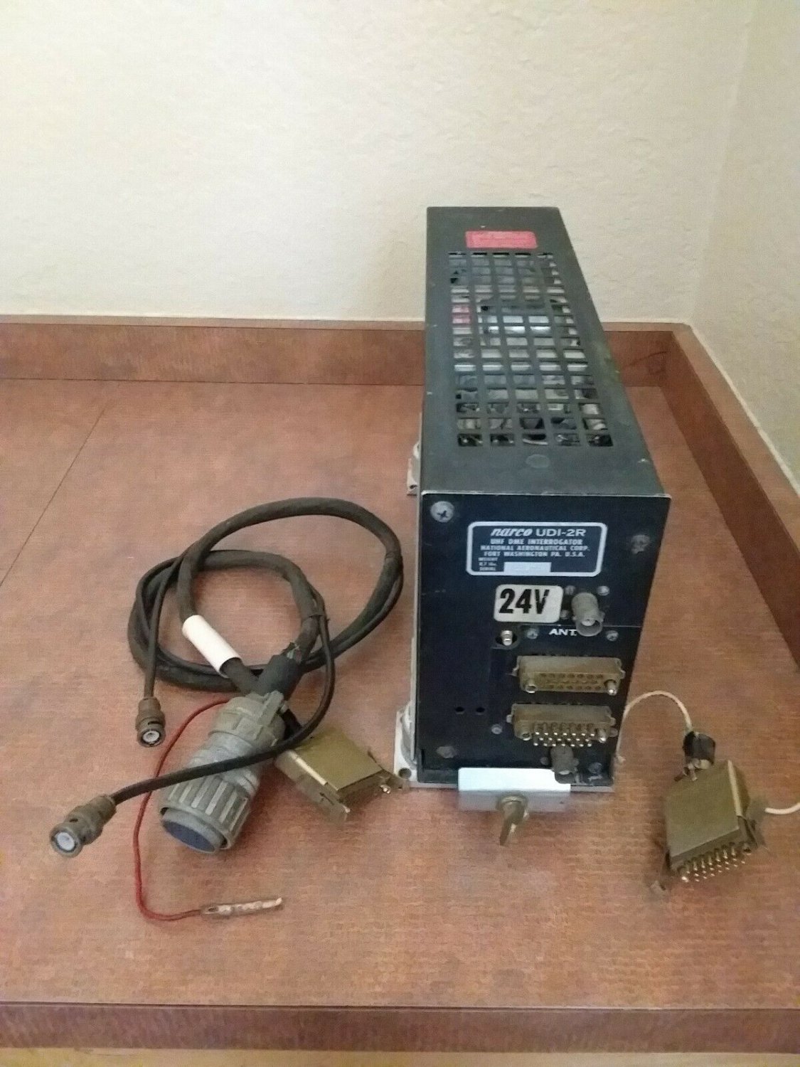 UDI-2R Narco UHF DME Interrogator W/ Barry Controls BarryMount 24 Volt