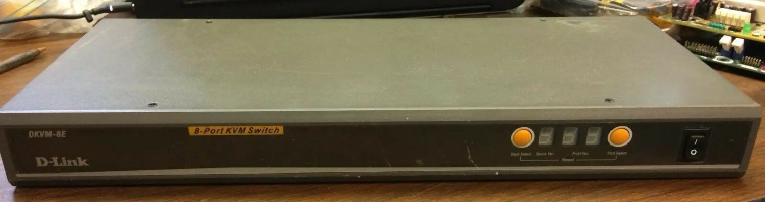 D-Link DKVM 8E - KVM switch - 8 ports PS2 & Video (stackable)