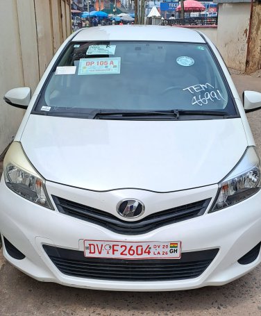 2014 Toyota Vitz_Car_Pearl White