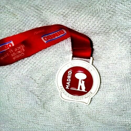 2018 BIMBO MEDAL TOKEN THE BEAR ï¸STRAWBERRY TREE GLOBAL ENERGY RACE MADRID