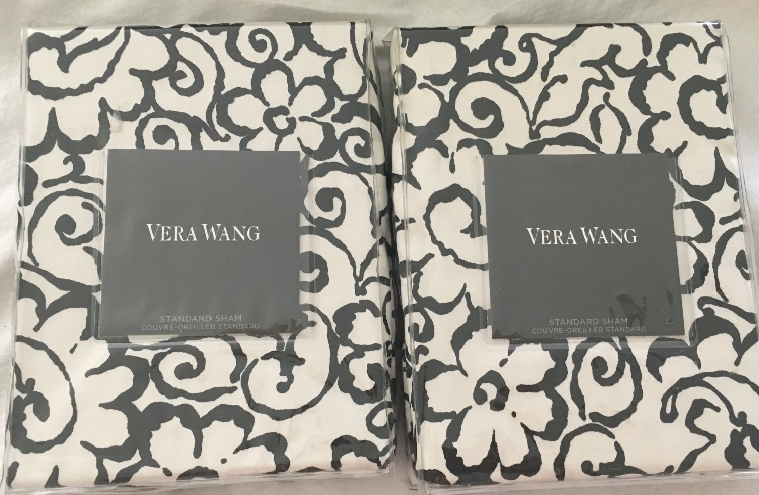 VERA WANG French Paisley Standard Pillow Shams NIP HTF 2pc