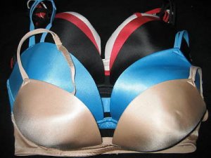 NEW VICTORIA SECRET VERY SEXY WIRELESS LINED PLUNGE BRA