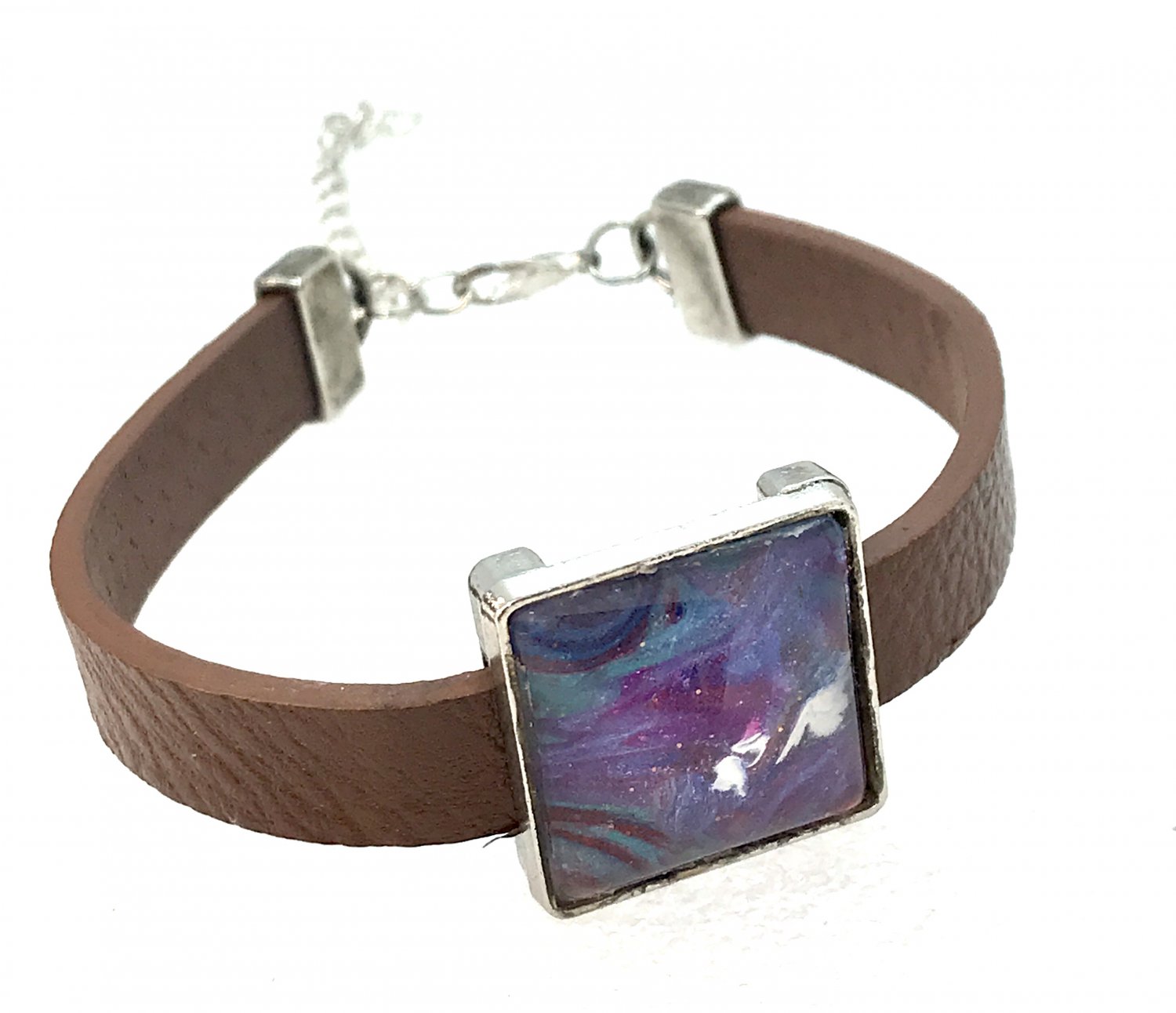 Bracelet leather with handmade square dome