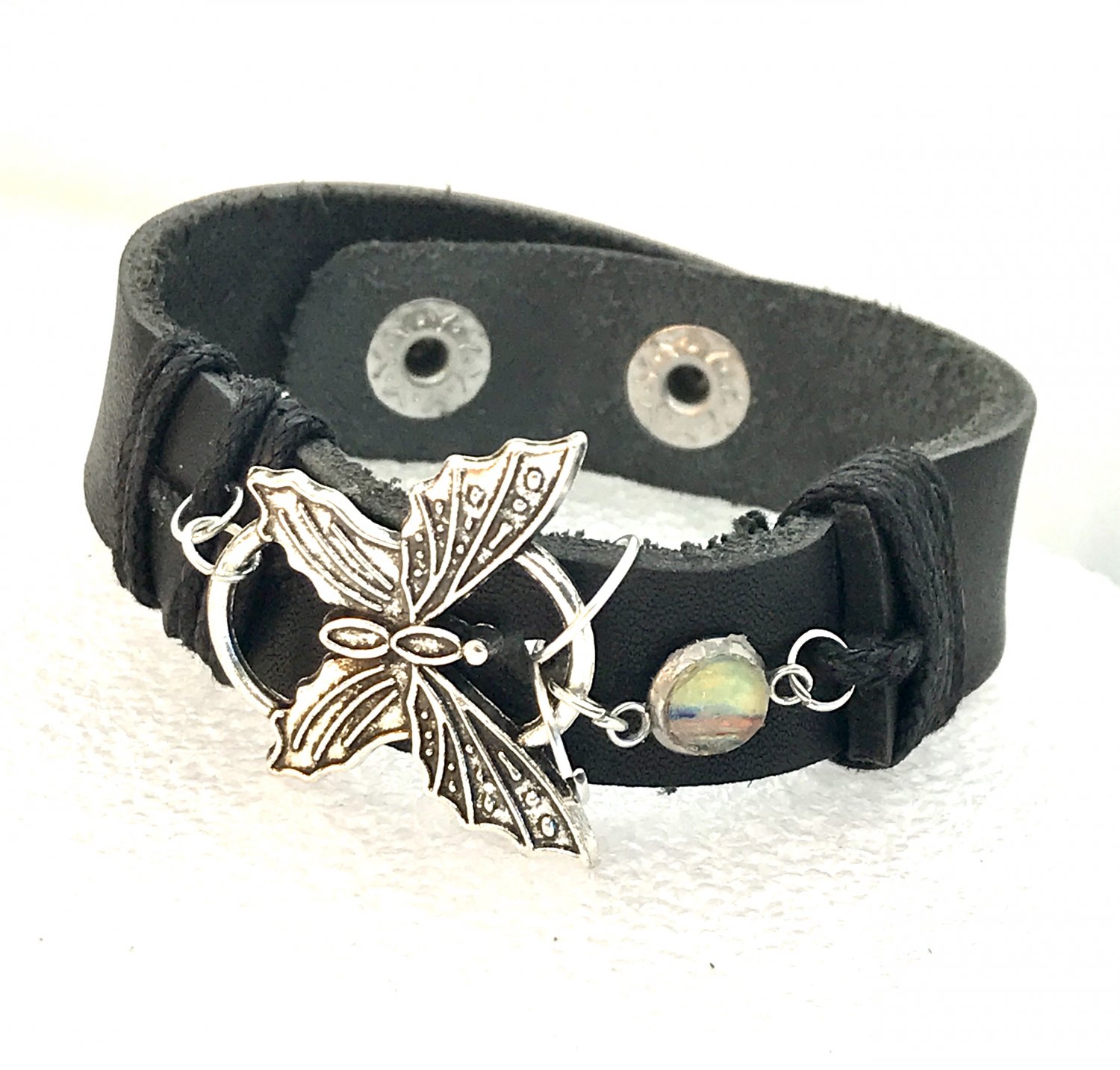Bracelet leather with handmade square dome