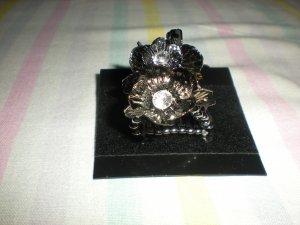 Brand New Fashion Stretch Ring Lady Party Jewelry Hematite and White Stones