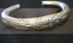 B07bracelet with the bell inside