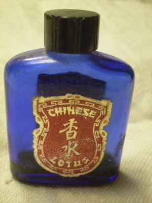 VINTAGE CHINESE LOTUS EMPTY PERFUME BOTTLE  blue glass