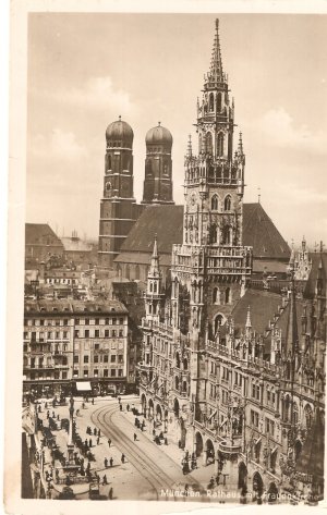 Munchen Rathaus b&w Vintage postcard Germany