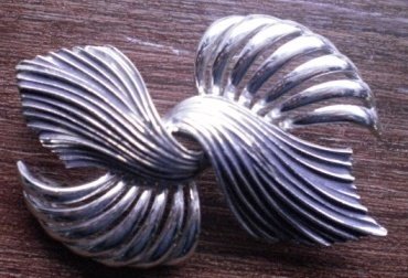 Silver Tone Bow Ribbon Pin Brooch Vintage Broach