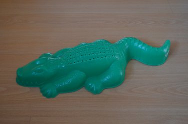 Tim Mee Plastic Alligator 1990s Green 3490 USA 18" Crocodile Croc Beach Sand Toy