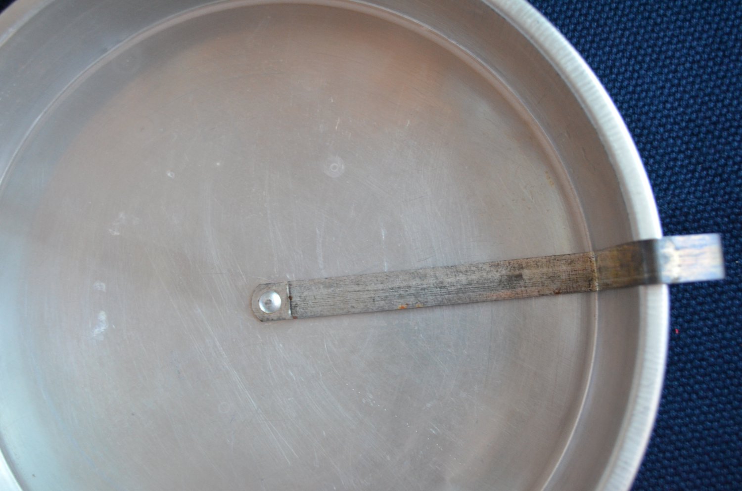 Vintage Worthmore Round Cake Pan Slider Quick Release Arm Aluminum Metal 9"