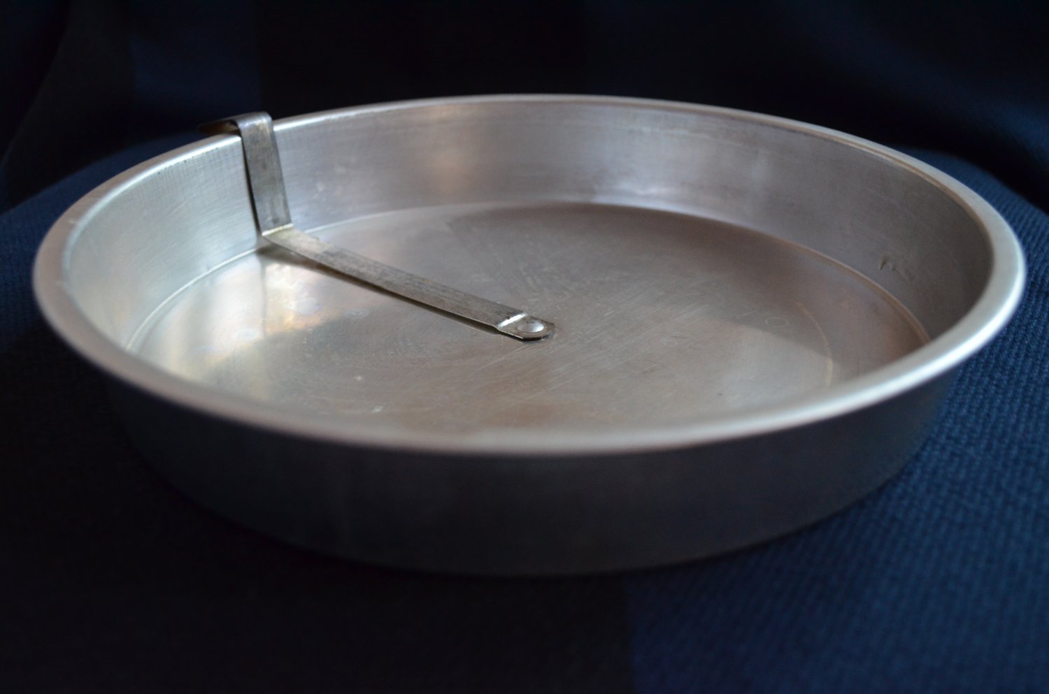 Vintage Worthmore Round Cake Pan Slider Quick Release Arm Aluminum Metal 9"