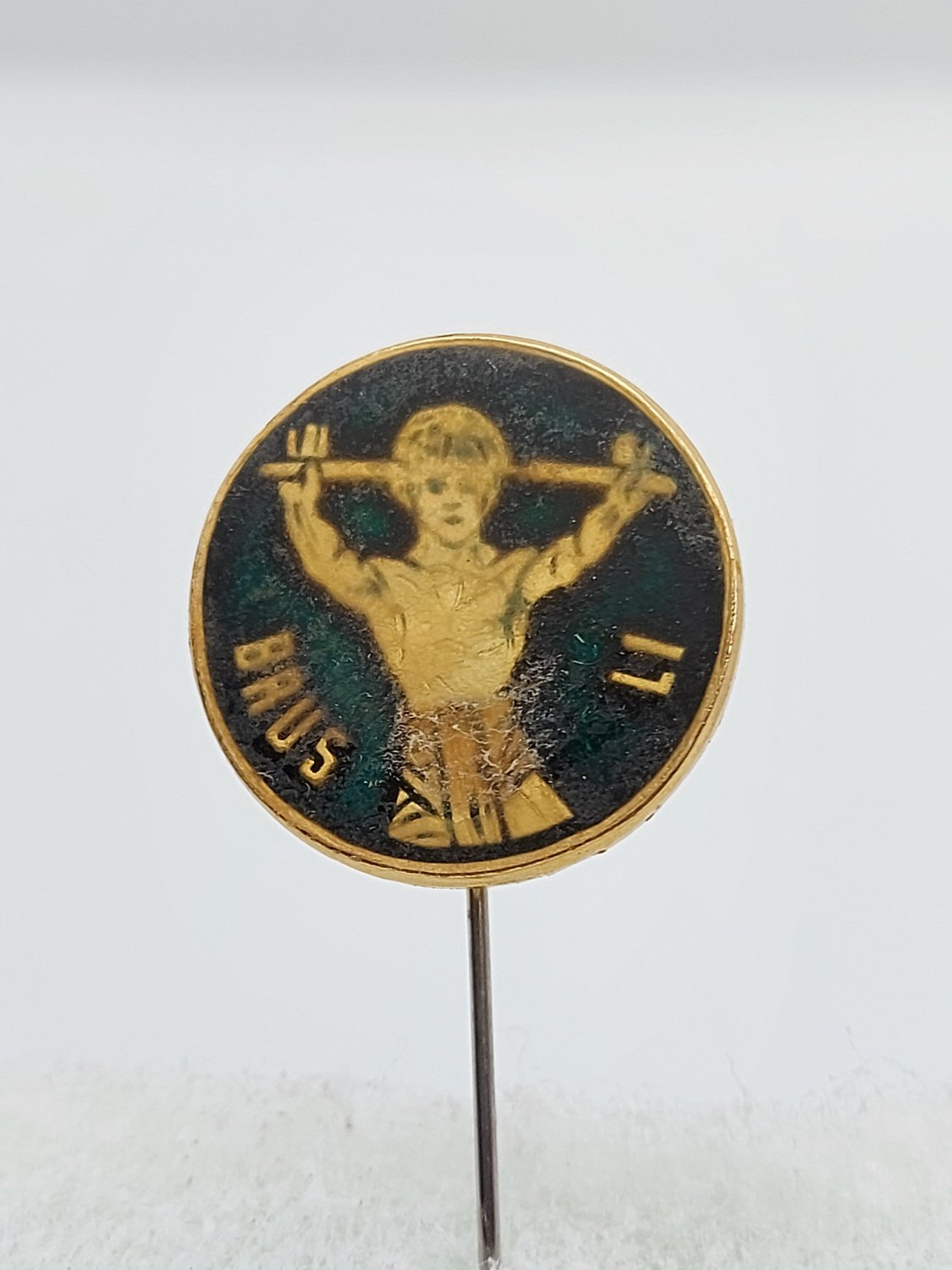 Bruce Lee - film actor Schauspieler acteur, KARATE KUNG-FU, vintage pin Yugoslav