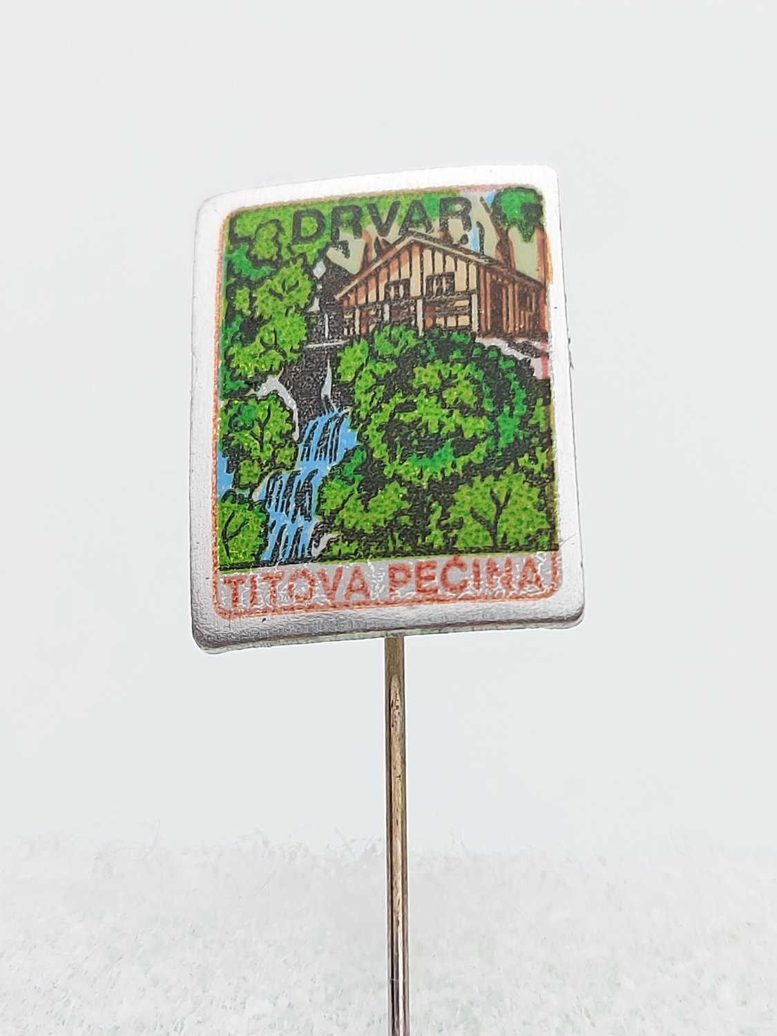 TITO CAVE - Drvar Bosnia, grotte caverne hohle grotta grot vintage pin, badge !