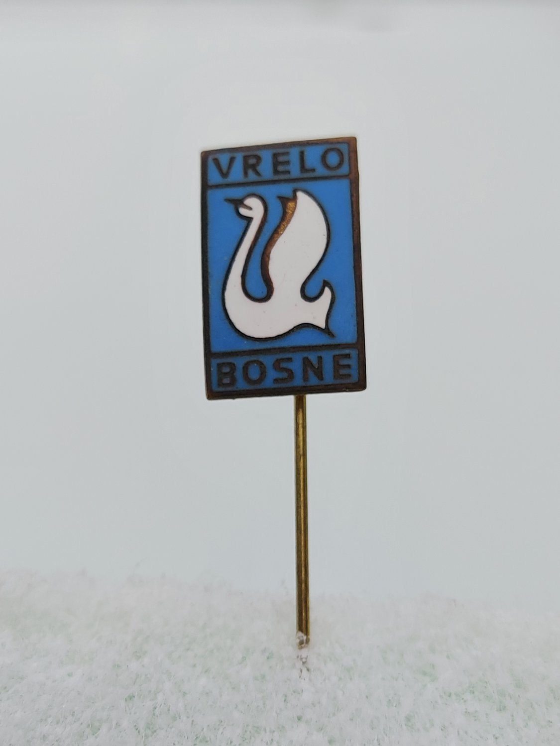Vrelo Bosne Natural park coat of arms swan bird enamel Bosnia ex Yugoslavia pin