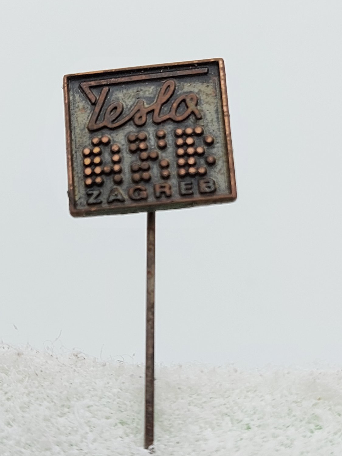 TESLA - Nikola TESLA Croatian electronic industry Electricity pin badge !