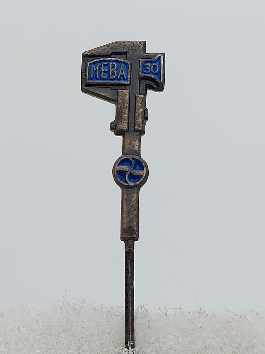 MEBA - Manual mechanical tool, moving measure, vintage pin, badge, abzeichen, lapel !