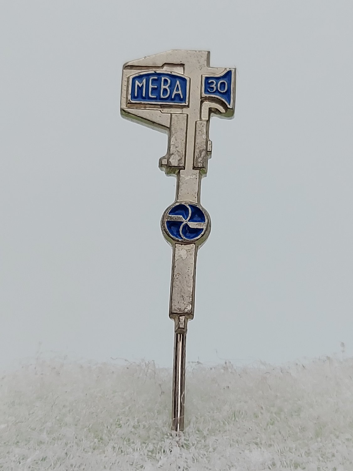 MEBA - Manual mechanical tool, moving measure, vintage pin, badge, abzeichen, lapel !