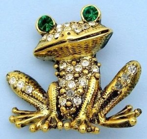 Antiqued Gold Tone Crystal Frog Pin Brooch w/Green Eyes