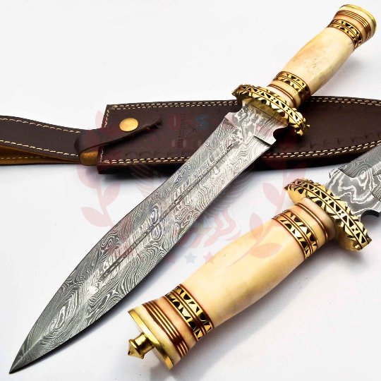 Custom Hand Made Forged Hunter Knife Damascus Steel Handle Buffalo Bone 966