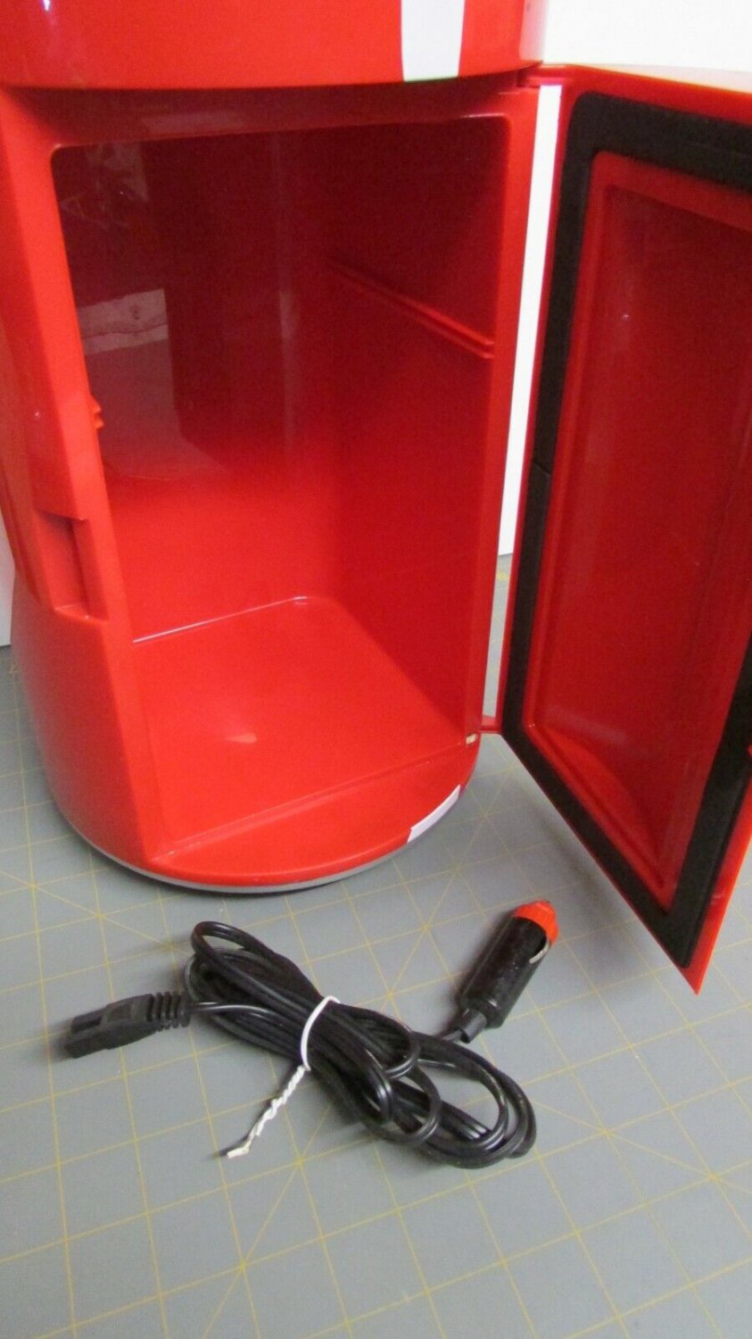 CocaCola 12 Can Portable Mini Refrigerator, Travel Thermoelectric Cooler