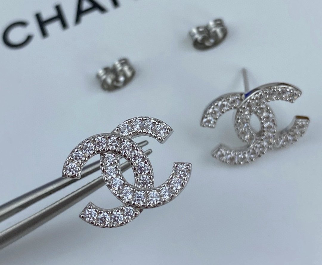 Quality Upgrade Chanel LOGO Earrings Diamonds